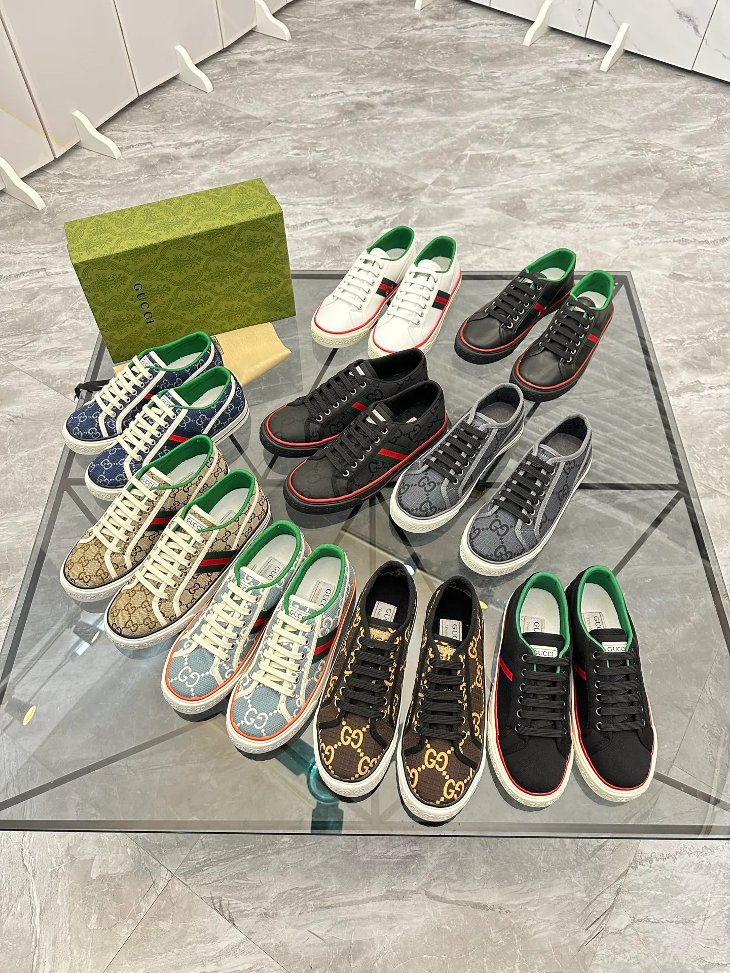 Men's shoes: 💰P360¥ Product trademark: Gucci* "Gucci*" low-cut casual shoes Regular size: 38-44 (can be customized to 45.46.) Product materials: Original material from the upper counter, breathable lining, original outsole. Number: 661